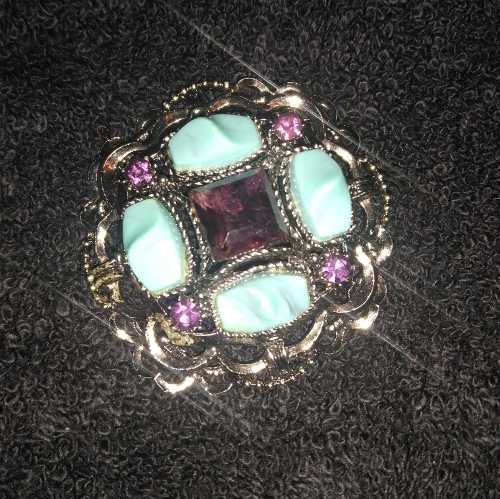 Beautiful vintage brooch